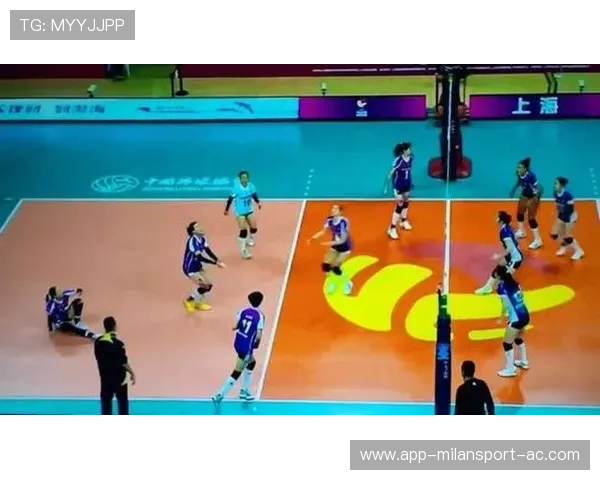 天津女排王倩扣球精准,锁定胜局 天津女排王倩扣球精准,锁定胜局